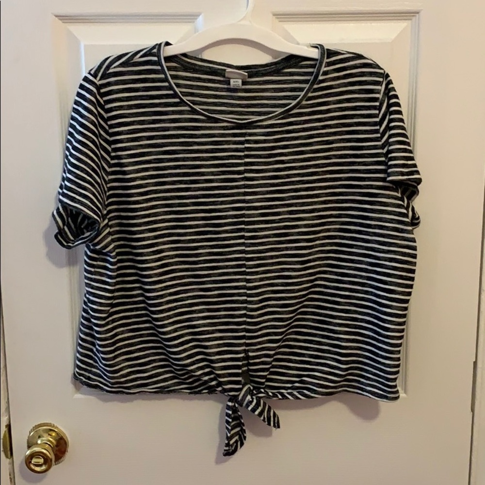 Striped Knot Crop - Picture 2 of 4